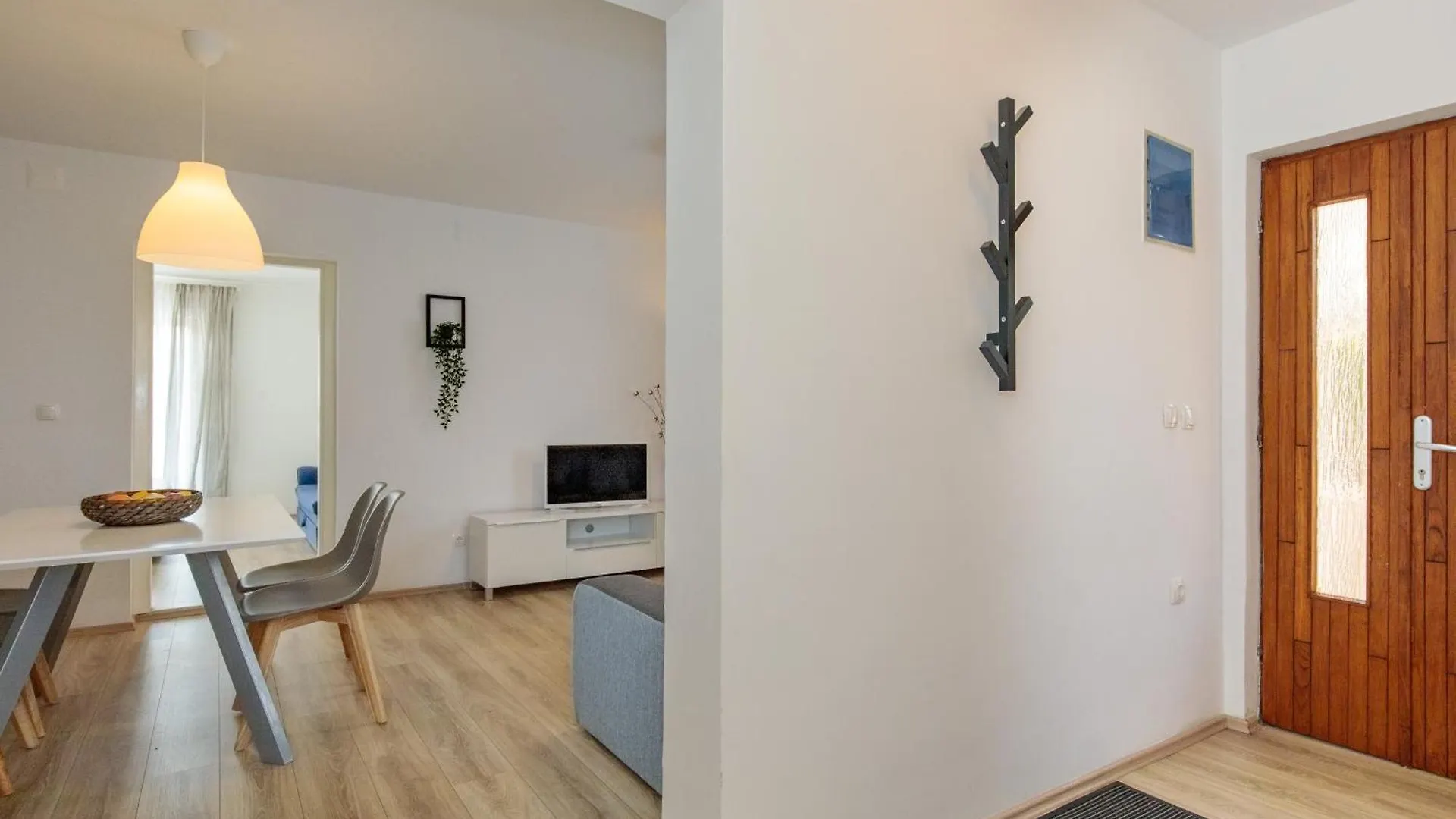 Apartmani Basic 2 Njivice